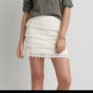 AMERICAN EAGLE LACE CROCHET CREAM LINED MINI SKIRT